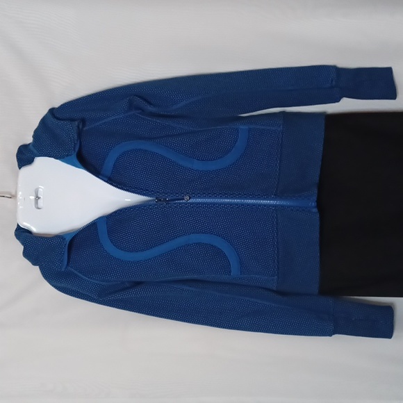 Lululemon Blue Hoodie Scuba Jacket. Size 6 - Picture 4 of 15